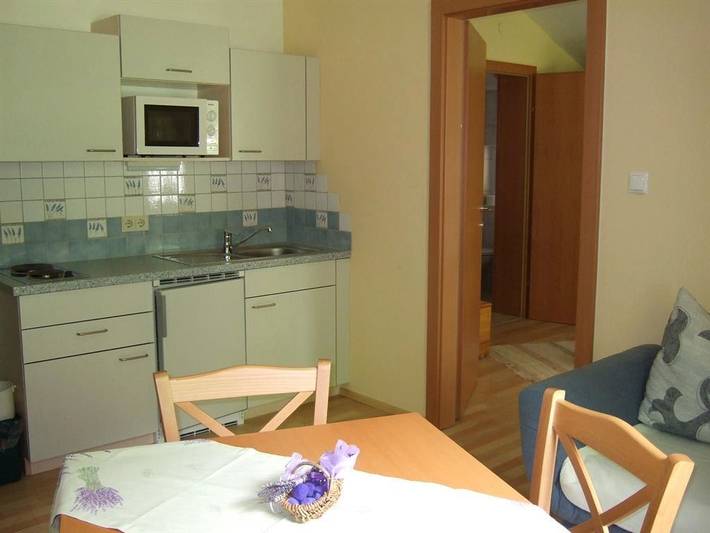 Gîte pour 2 personnes, avec jardin, adapté aux familles à Treffen - 4