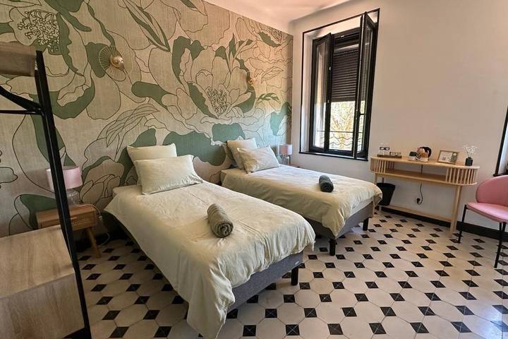 Gîte pour 2 personnes, avec piscine et vue ainsi que terrasse et jardin à Villeneuve-Minervois - 4