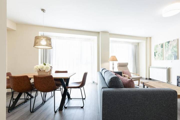 Ferienwohnung für 6 Personen, mit Garten und Seeblick sowie Pool und Ausblick - 1