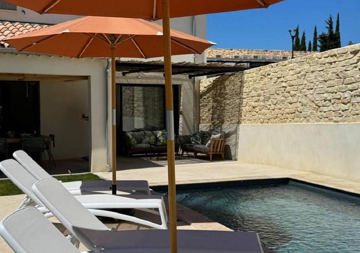 Maison de vacances pour 6 personnes, avec terrasse et piscine ainsi que vue et jardin
