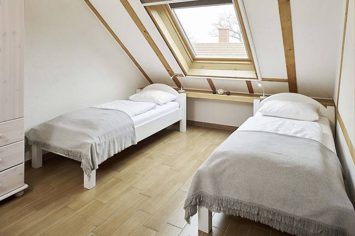 Fliederhaus mit 92 m² auf 2 Ebenen für 6+2 Pers., 3 Schlafzimmer, 3 Bäder in Görzig, Rietz-Neuendorf