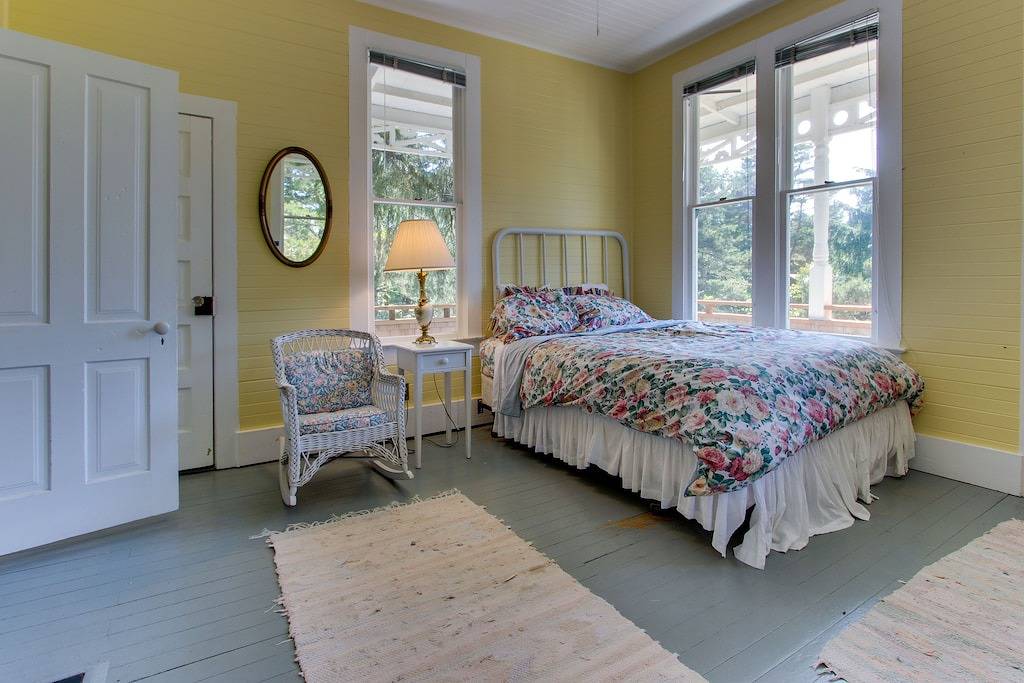 Historische hundefreundliche Haus in der Nähe von Strand und Golf und auf einem Morgen Wiese! in Gearhart, Clatsop County