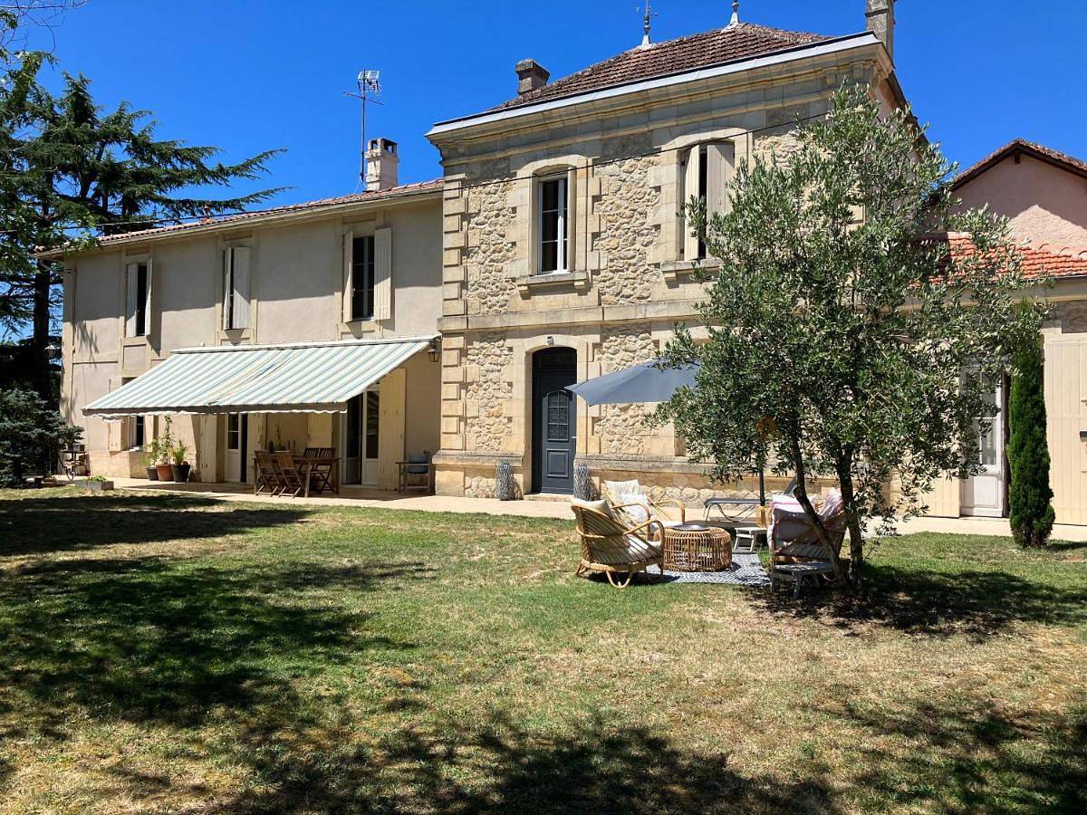Double Room with Private Bathroom in Loupiac, Région de Langon