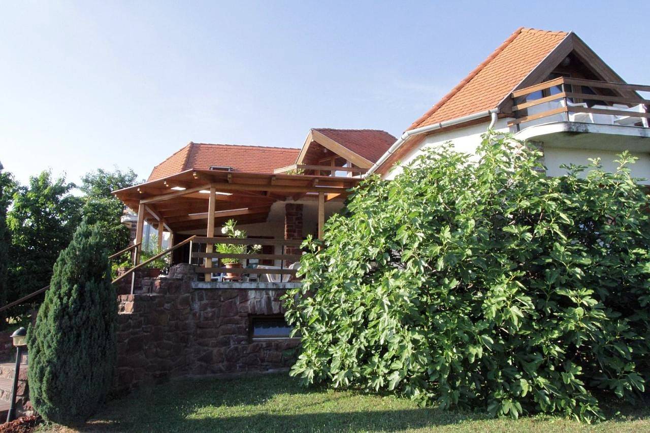 Vöröskő apartmanház in Revfülöp, Balaton Region