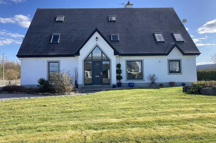 Vacation rental for 14 people, with Terrace and Yard in County Clare