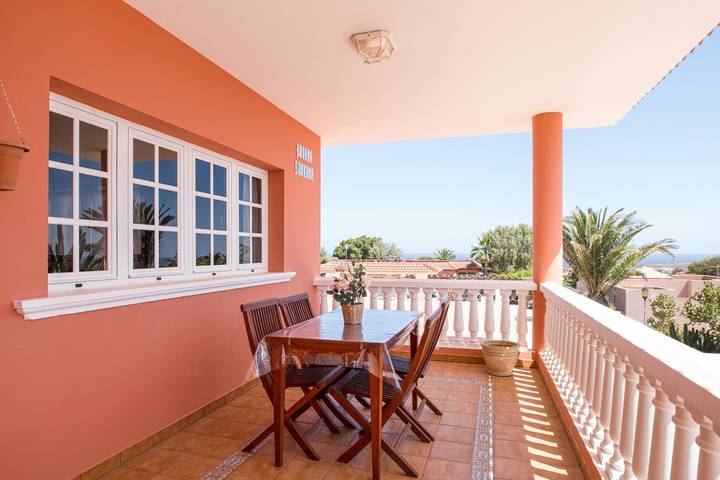 Villa Malena con vistas a la montaña, jacuzzi, Wi-Fi, balcón y terraza; aparcamiento disponible, se admiten mascotas in El Jablito, La Oliva