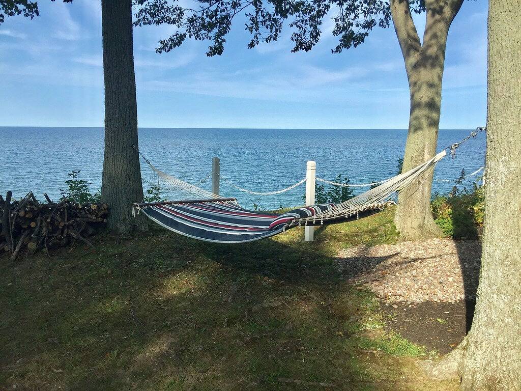 Spektakulärer Panoramablick auf den See in romantischer, privater Umgebung in Ontariosee