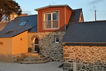 Gîte pour 4 personnes, avec jardin à Lampaul-Ploudalmézeau