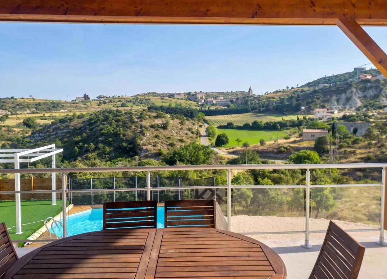 Villa avec piscine et vue sur la montagne in Gras, Privas (arrondissement)
