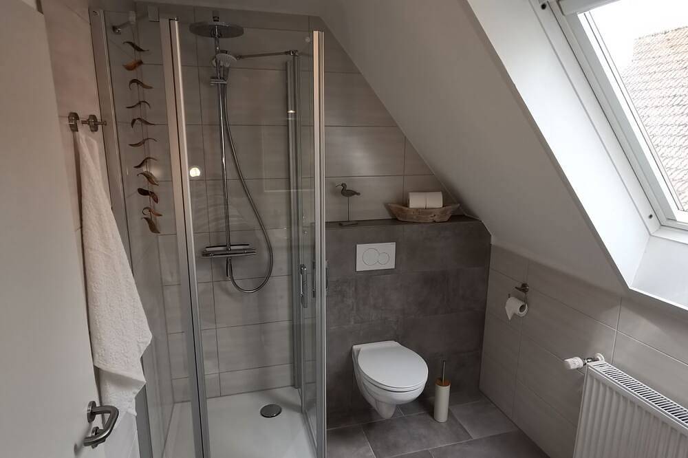 Ganze Wohnung, Ferienwohnung Schöne Aussicht Reelsen - ruhige, komfortable Wohnung im Og in Bad Driburg, Kreis Höxter