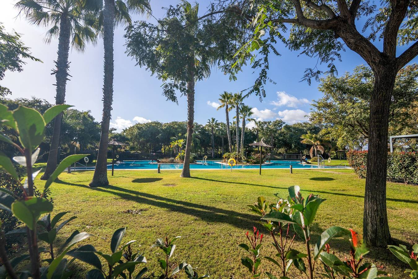 Villa 'Rompido' con piscina compartida, jardín privado y balcón in El Rompido, Cartaya