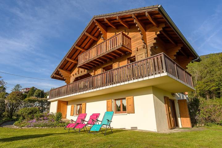 Chalet pour 5 personnes, avec vue sur le lac ainsi que terrasse et jardin, animaux acceptés à Saint-Jorioz