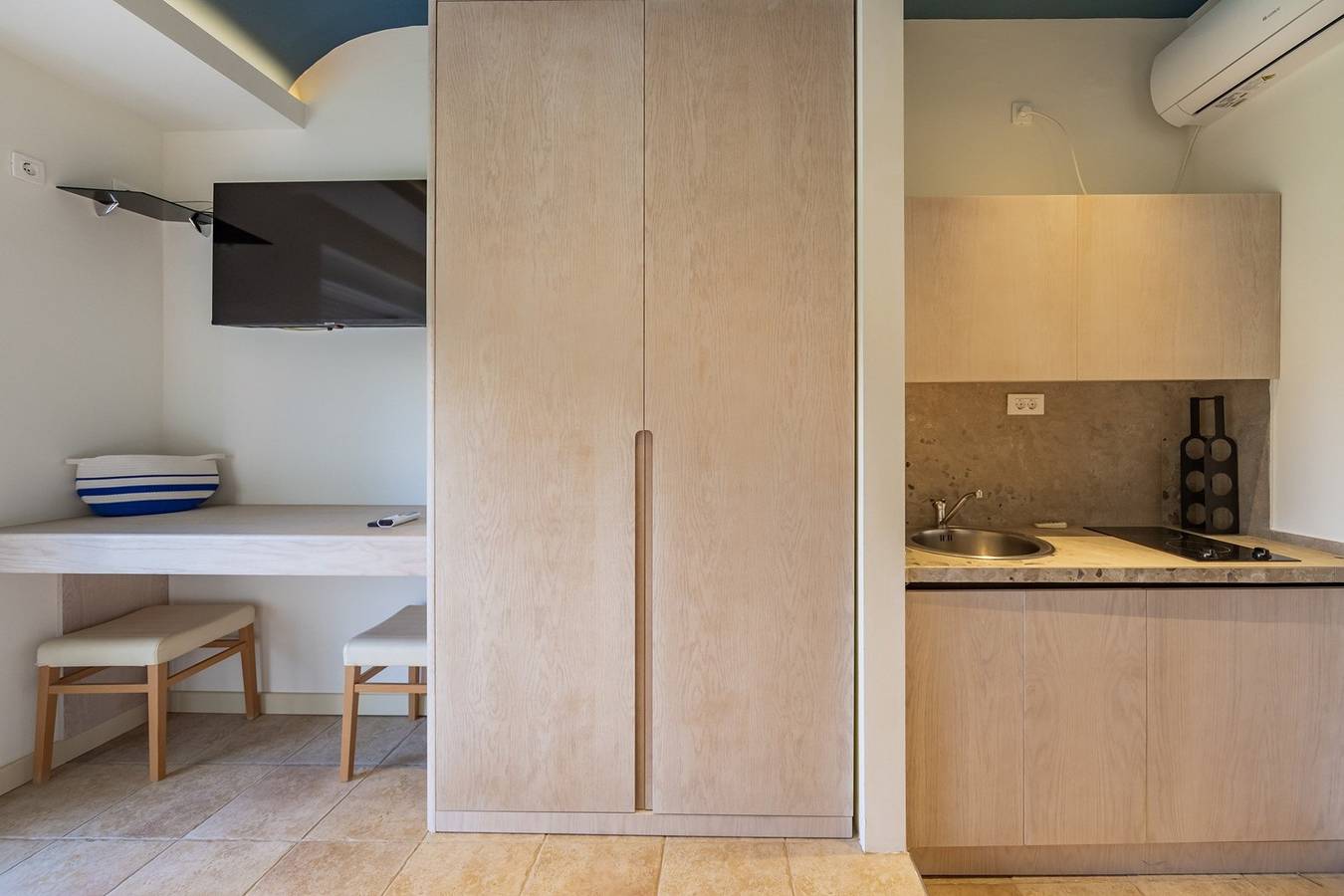 Ganze Wohnung, Studio with Balcony 9	 in Šušanj, Montenegro Coast