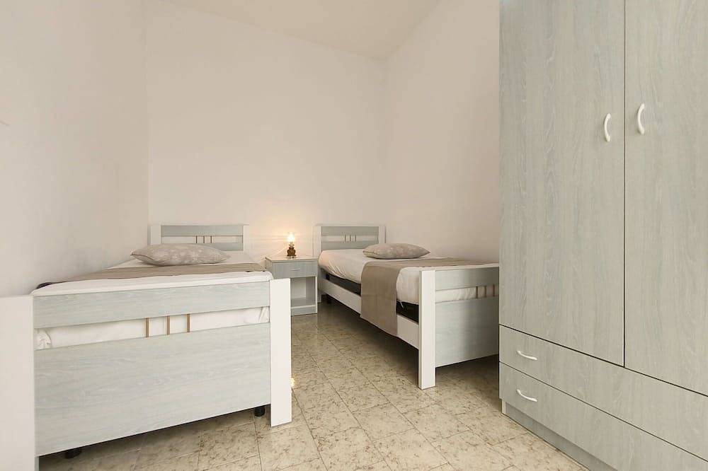 Entire apartment, Lovely apartment for 5 people with A/C, patio, pets allowed and parking in Torre Mozza (Salento), Gulf of Taranto