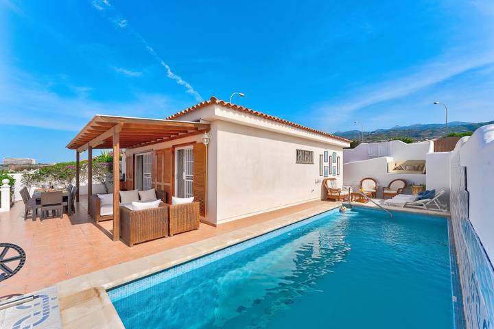 Ferienhaus für 8 Personen, mit Balkon und Garten sowie Sauna in Adeje