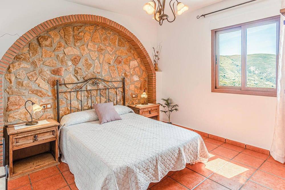 Lovely home in Mecina Bombarón in Mecina Bombarón, Alpujarra de la Sierra