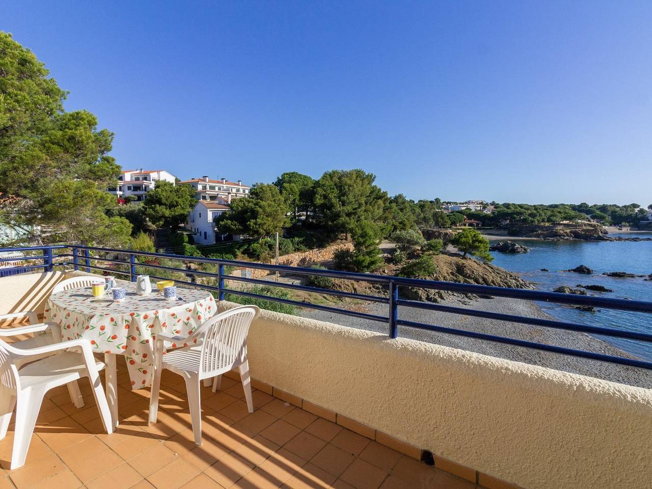 Bellamar C - Casa adosada para 10 personas en primera línea de mar en Llançà. in Llançà, Haut-Ampurdan