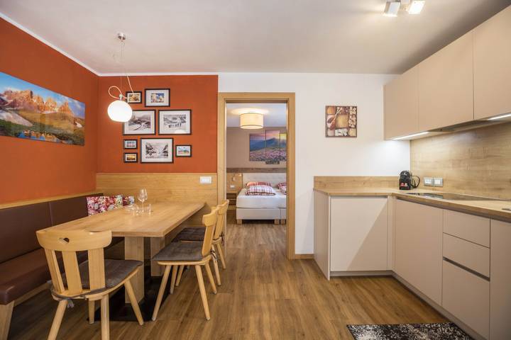 Entire apartment, Apartment 'Ciasa Rungg App Pares' with Mountain View, Garden & Wi-Fi in San Vigilio di Marebbe, Mareo