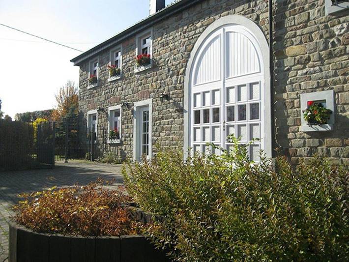 Location de vacances pour 20 personnes, avec Balcon ainsi que Terrasse et Jardin dans Faymonville
