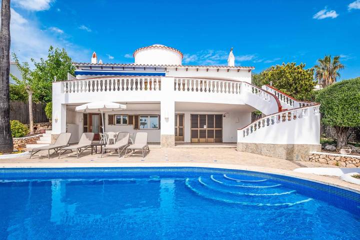 Villa for 10 people, with terrace in Platja Son Bou