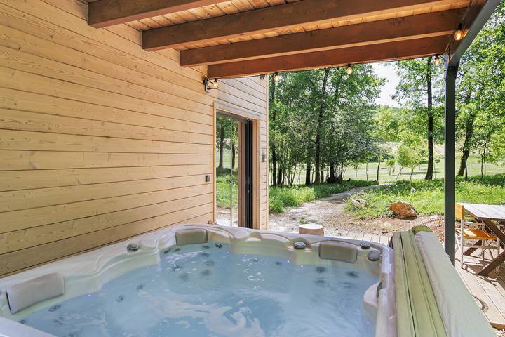 Les Crouquets - Cabane Spa Des Noyers in Jayac, Périgord Noir