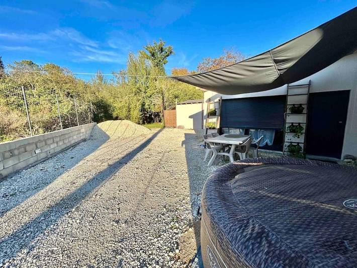 Gîte pour 3 personnes, avec jacuzzi ainsi que terrasse et jardin à Mensignac - 3