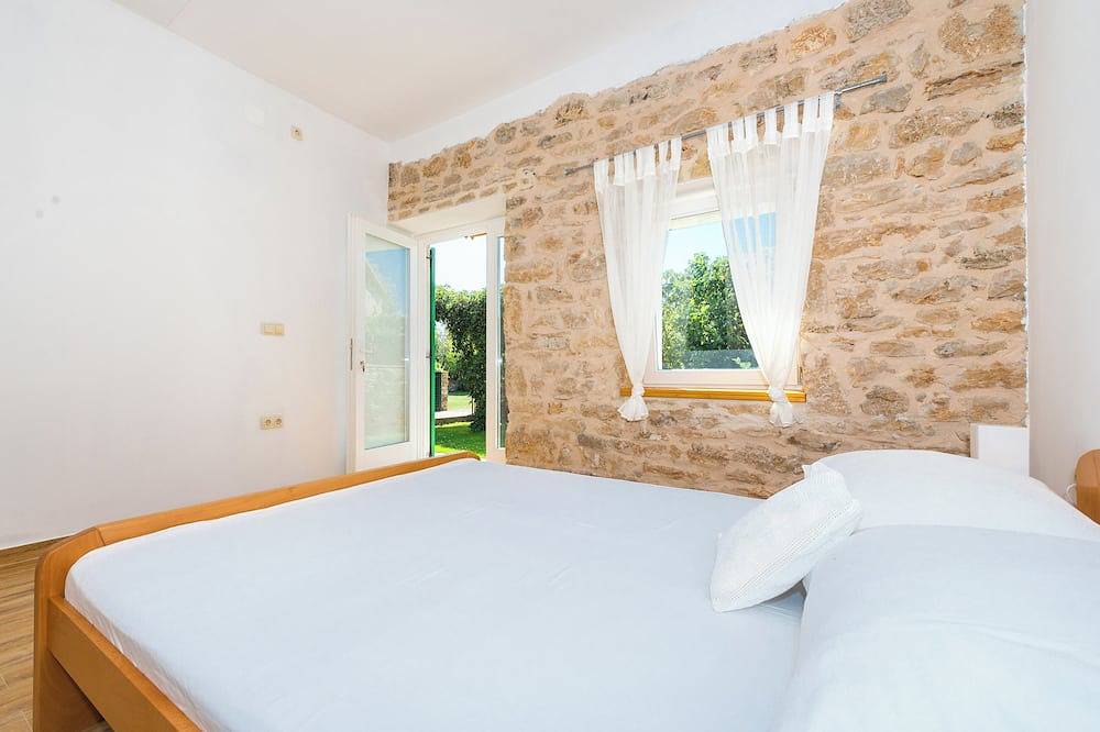 Ferienhaus Ana mit Pool in Krka Nationalpark - Šibenik-Knin County- Kroatien in Puljane, Dalmatinisches Zagora