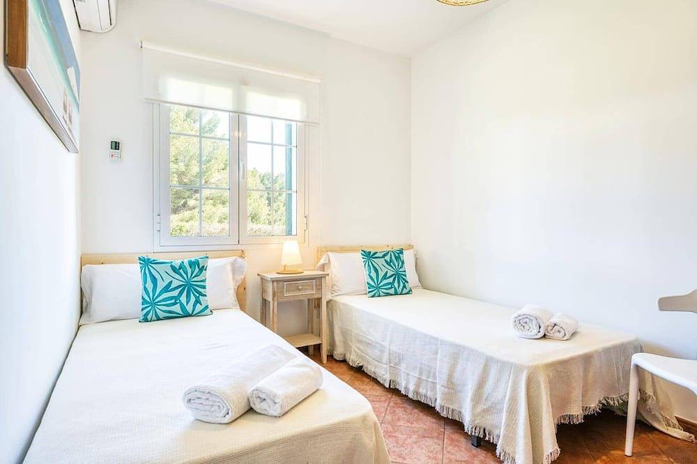 Villa Arenal by Villa Plus in Coves Noves, Es Mercadal