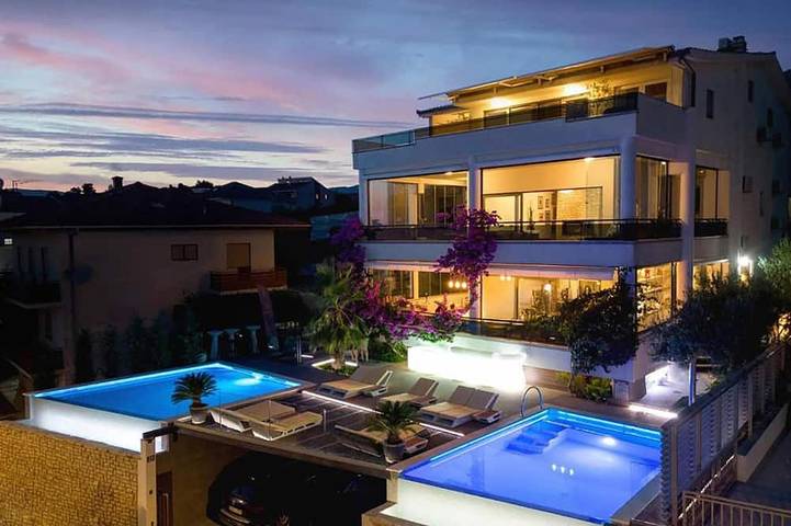 Ferienhaus für 20 Personen, mit Balkon in Podstrana