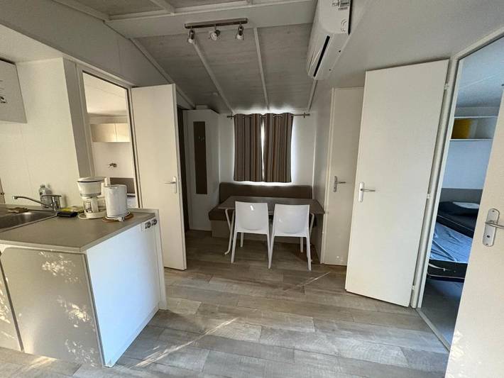 Parc de vacances pour 4 personnes, avec vue ainsi que piscine et terrasse, animaux acceptés dans le Var - 2
