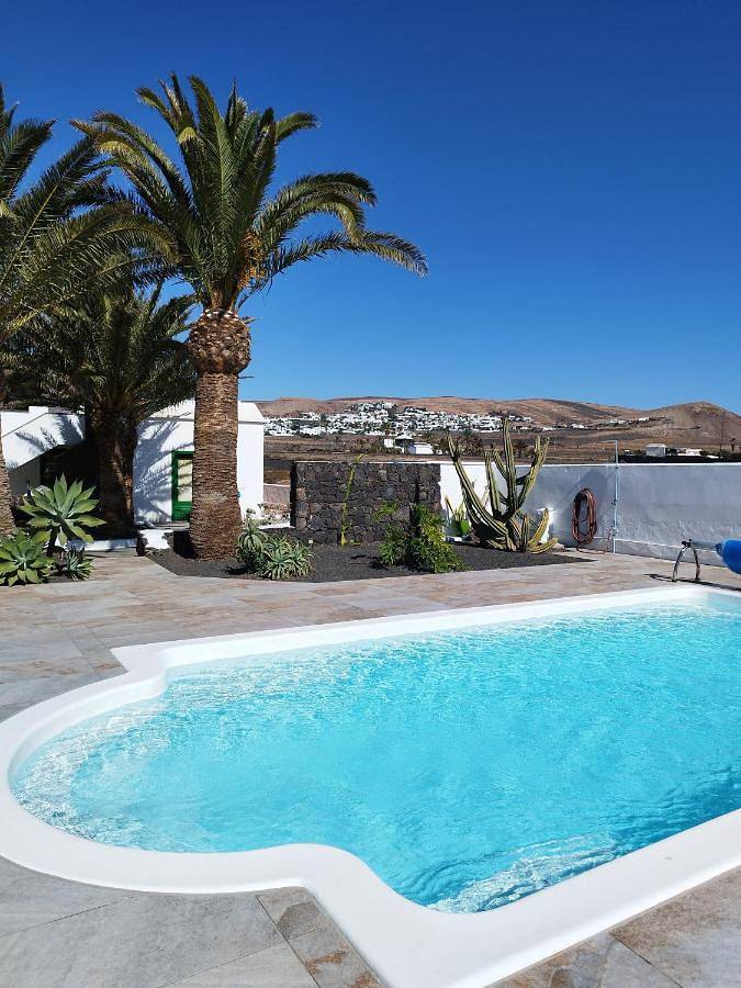 Gîte pour 7 personnes, avec Terrasse et Jardin ainsi que Piscine et Vue dans Guatiza