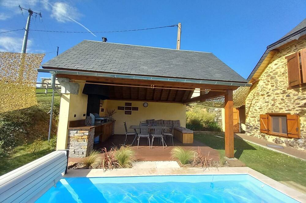 Bergerie Costemale, belle vue sur les Pyrénées idéal pour la famille in Astugue, Hautes-Pyrénées