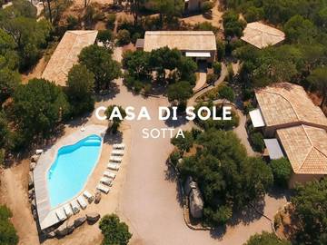 Parc de vacances pour 4 personnes, avec piscine ainsi que vue et jardin à Sotta