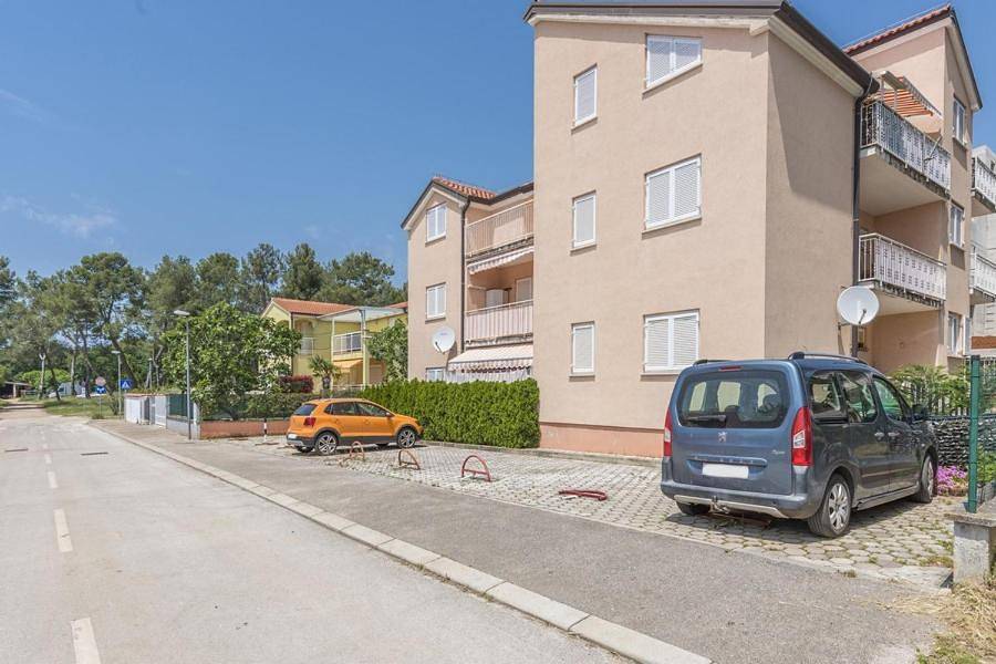 Ganze Wohnung, Schöne Wohnung für 6 Personen mit Terrasse in Karigador, Općina Brtonigla