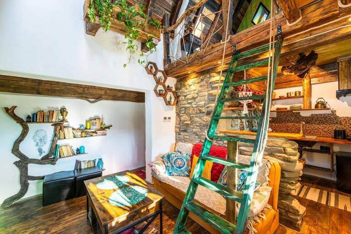 Location de vacances pour 2 personnes, avec Terrasse ainsi que Jardin et Vue dans Mureș