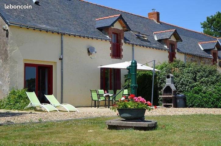 Gîte pour 18 personnes, avec piscine et jardin à Avessac
