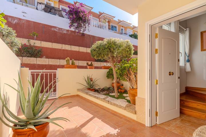 Appartamento intero, Appartamento Vacanze 'Conde Sunset View' con Vista Mare, Wi-Fi e Aria Condizionata in Adeje, Tenerife Sud