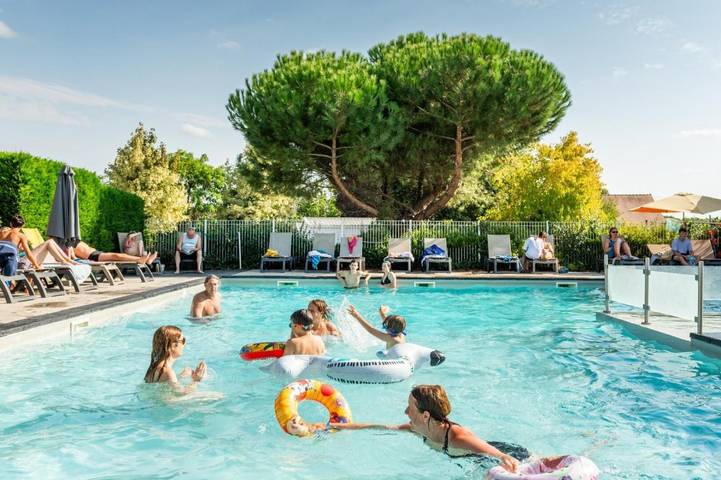 Location de vacances pour 6 personnes, avec piscine à Sonzay