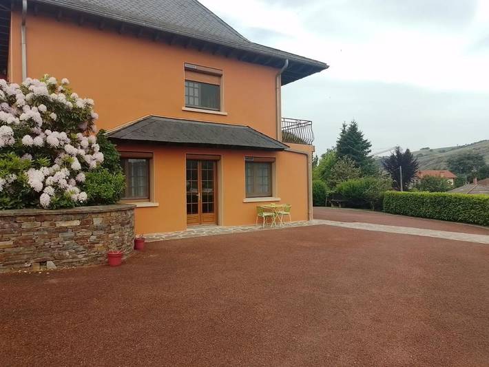 Location de vacances pour 2 personnes, avec jardin ainsi que piscine et vue à Firmi - 2