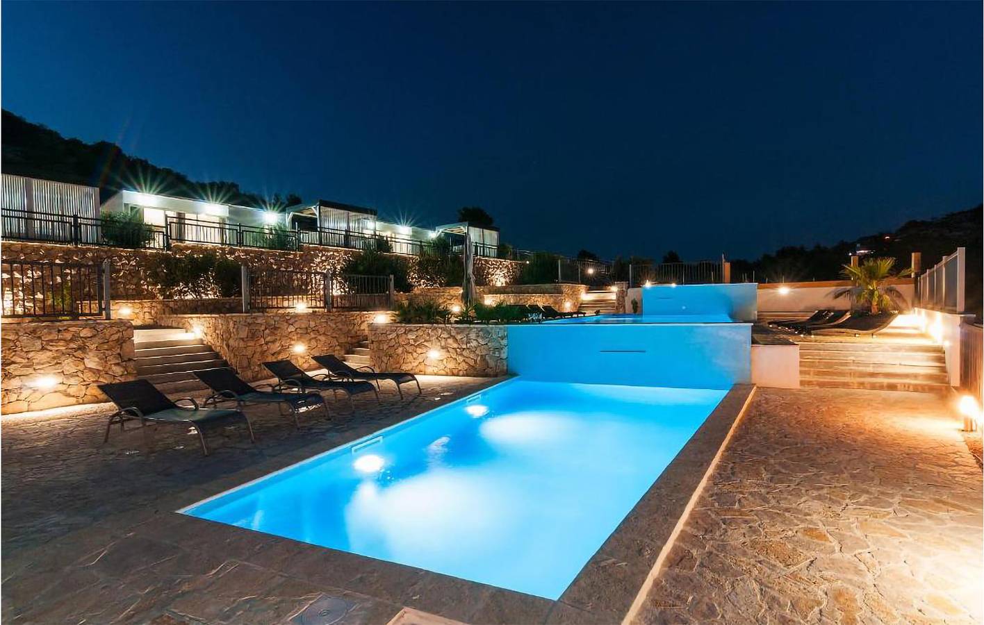 Charmantes Apartment mit Pool und Terrasse, 1,5 km zum Strand in Drage (Pakoštane), Zadar