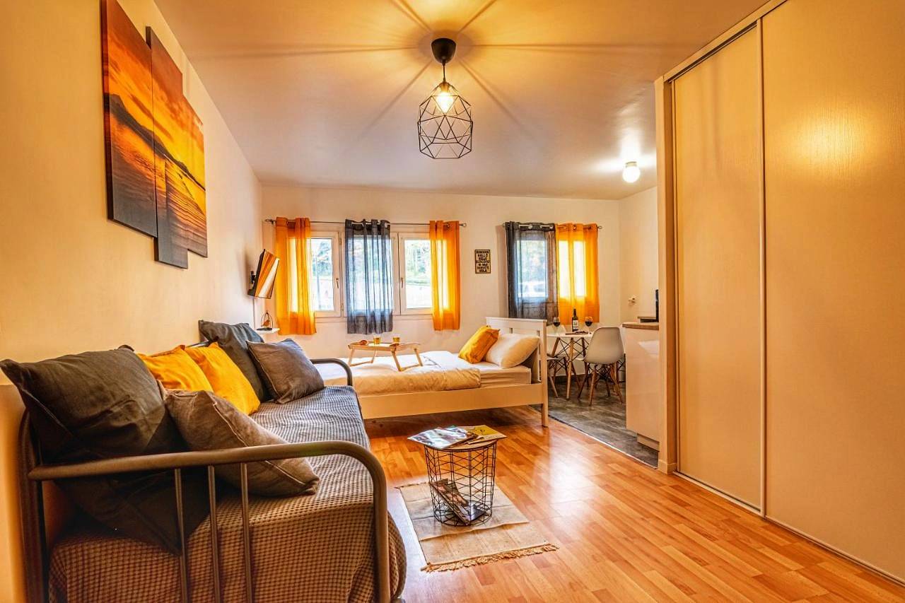 Appartement entier, One-Bedroom Apartment in Thorigny-sur-Marne, Seine-et-Marne