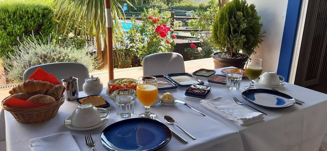 Chambre d’hôte pour 2 personnes, avec Terrasse et Jardin ainsi que Piscine et Vue
