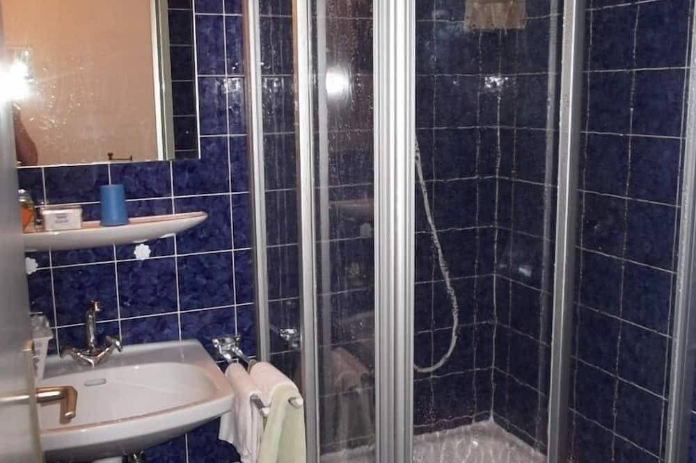 Ganze Wohnung, Doppelzimmer +Küche, Königscard inkl.Bergbahnen,Therme Freizeiteinrichtg. in Unterammergau, Bayerische Alpen