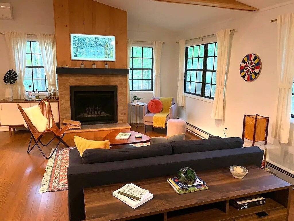 Modern Cabin nestled between Catskills and Poconos in Masthope, Pike County