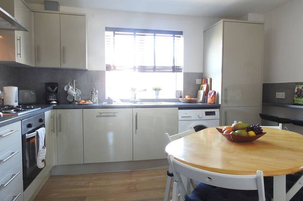 Harbour View 4 - Apartamento de cuatro dormitorios con puertos deportivos locales para 8 personas in Gosport, Hampshire