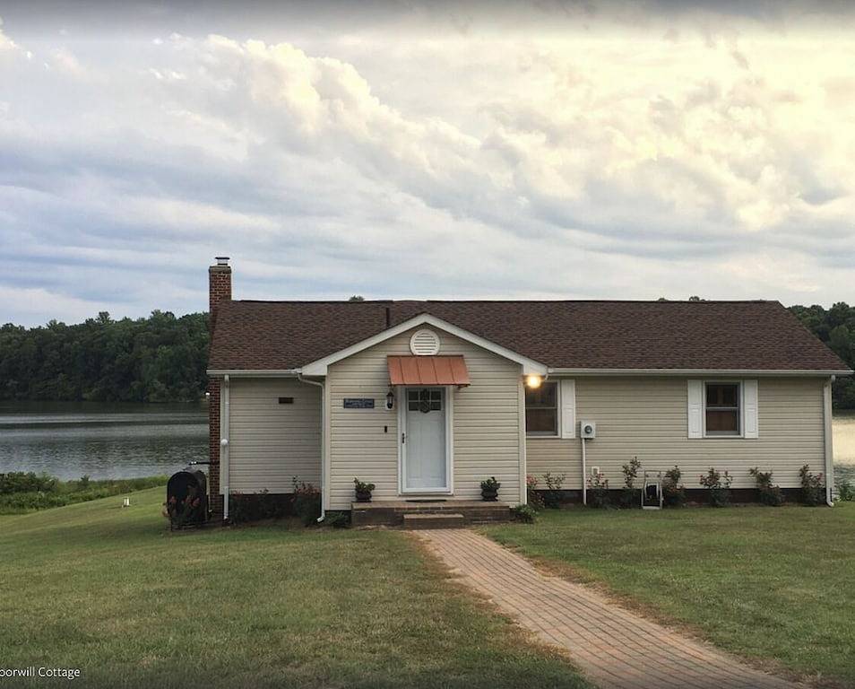 Whippoorwill Cottage - Dock, Fire Pit, Boat Launch, Spectacular Views in Lake Anna