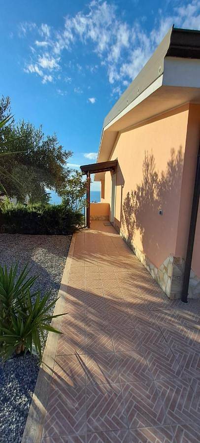 Location de vacances pour 4 personnes, avec piscine et vue sur le lac ainsi que vue et jardin à Zambrone - 4