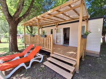 Mobil home pour 6 personnes, avec terrasse à Valbonnais