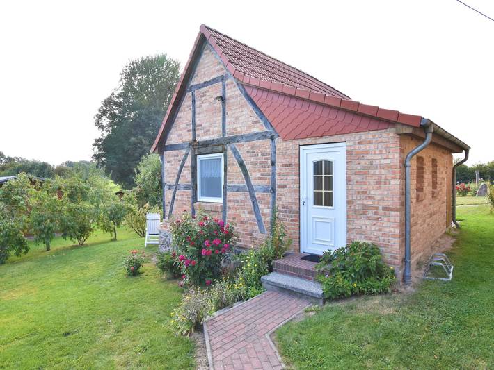 Ferienhaus für 2 Personen, mit Terrasse und Garten in Kalkhorst - 2