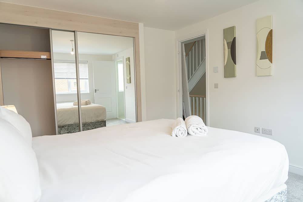 3 Bedroom, 3.5 Bathroom House, Goodwood, Chichester in Chichester, South Downs